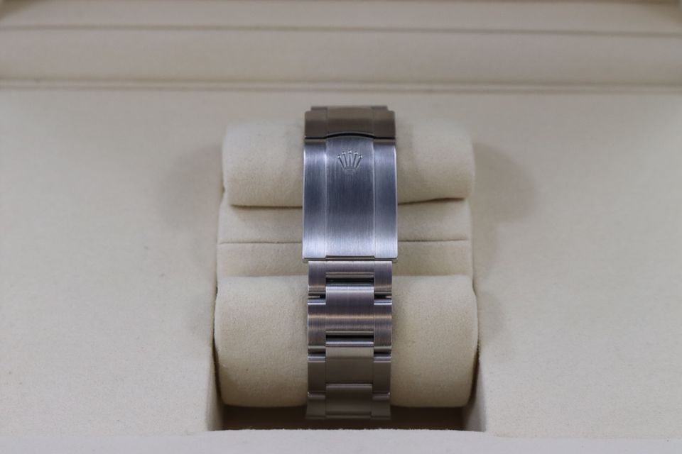 Rolex Oyster Perpetual 126000 Image 4